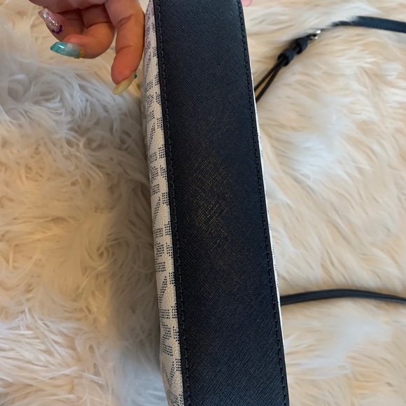 NWOT Michael Kors Monogram Crossbody - Picture 5 of 13